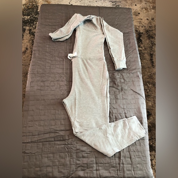 Smash and Tess x Jillian Harris “Harris Hoodie” Romper - Picture 4 of 6